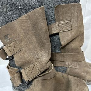 Sorrel women Chipahko Felt Lined Leather Boots Tan/grey.  Good condition.